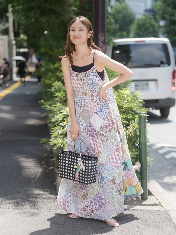 画像: ワンピース￥18,425【フリーダ】 バッグ￥10,450【ハートメイド】 その他／本人私物 出典：フリーダ