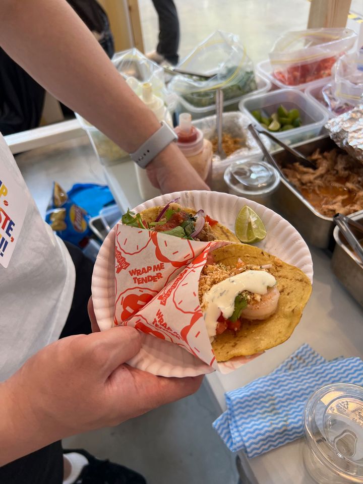 カルニータスとシュリンプのタコス