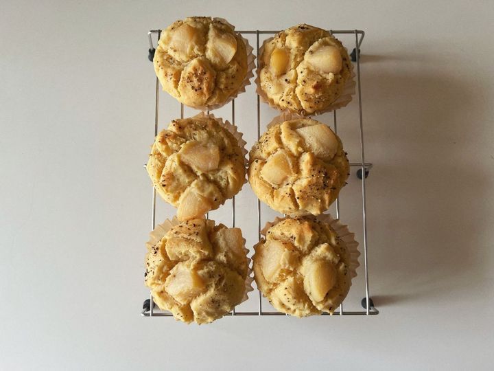 【米粉レシピ】ジューシーな桃のブラックペッパー米粉マフィン【渡辺友美子のコーヒーに合うお菓子のレシピ vol.51 〜レシピで旅するヨーロッパ〜】