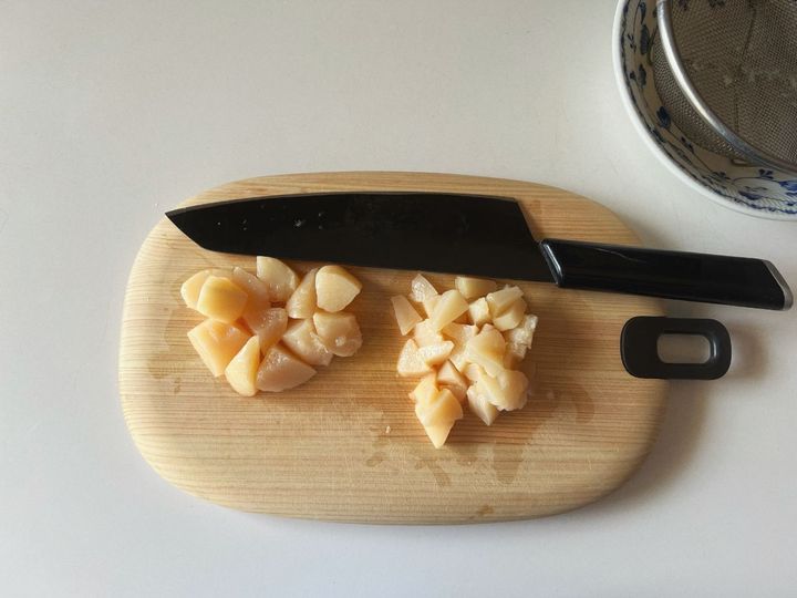 【米粉レシピ】ジューシーな桃のブラックペッパー米粉マフィン【渡辺友美子のコーヒーに合うお菓子のレシピ vol.51 〜レシピで旅するヨーロッパ〜】