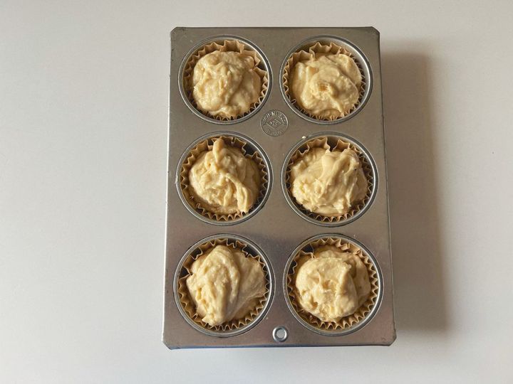 【米粉レシピ】ジューシーな桃のブラックペッパー米粉マフィン【渡辺友美子のコーヒーに合うお菓子のレシピ vol.51 〜レシピで旅するヨーロッパ〜】