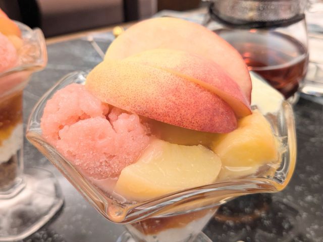 グランカヌレ＆桃のパフェ