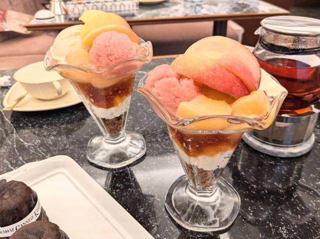 グランカヌレ＆桃のパフェ