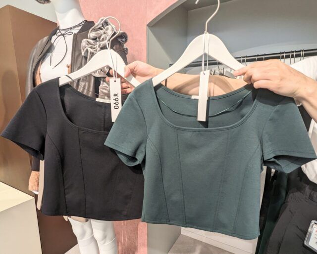 GU「オープンネックT」