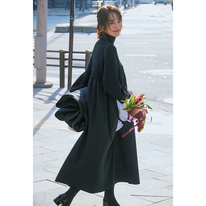 ドッキングワンピ着用の高梨臨さんの写真