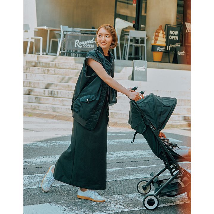 黒ワンピ×MA-1ジレのかんだまさんの写真