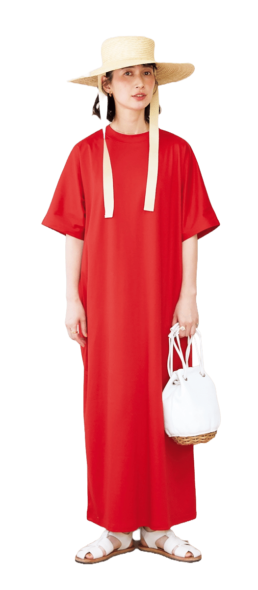 リゾートへは華やかワンピで