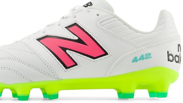 New Balanceのスパイク「442 v2」「Furon v7+」に新色が登場！『442 v2 プロ HG』はカンガルーレザーを継続