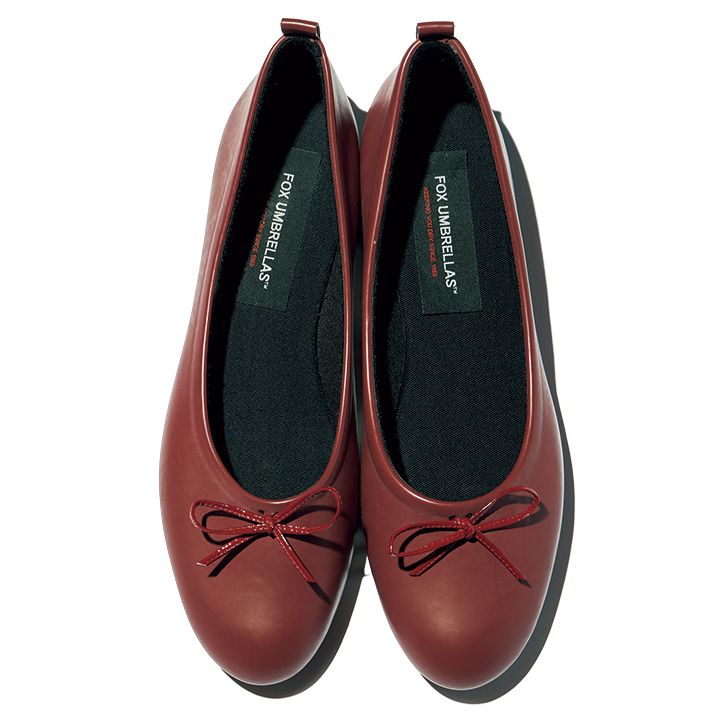 雨の日をおしゃれに機能的に着こなしたい！センスのいい折りたたみ傘、レインシューズなど