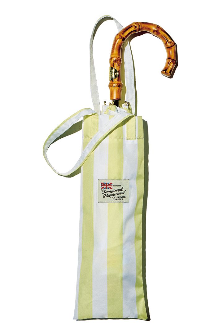 雨の日をおしゃれに機能的に着こなしたい！センスのいい折りたたみ傘、レインシューズなど