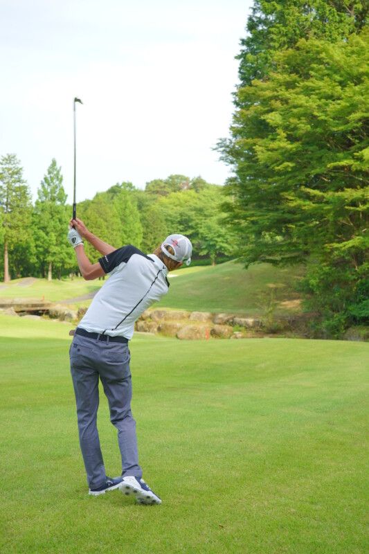 大きく曲げられるのは「持ち球方向」のみ…!? 曲げ方をドローとフェードに分けて解説！