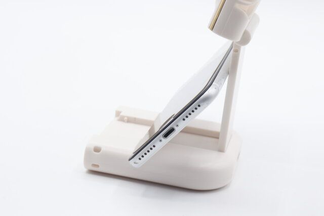 ダイソー スマホスタンドにもなる折りたたみ式ミニ扇風機 スマホスタンド