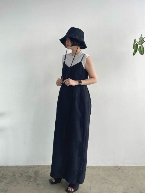 黒キャミワンピースのコーデ5