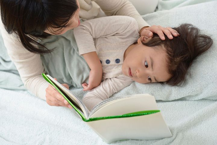 眠る子どものイメージ