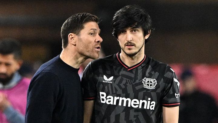 レヴァークーゼンのシャビ・アロンソ監督、イランFWアズムンを追放 理由は「無断欠席」