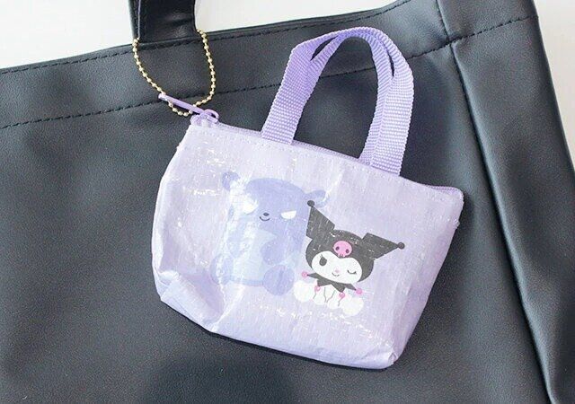 ダイソー キーホルダー まとめ マイクロバッグチャーム K／U 紫 マイクロバッグチャーム M／M ピンク 使用例