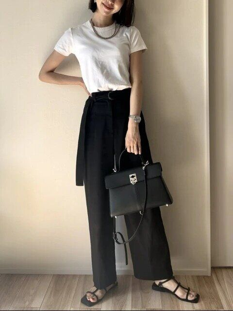 白Tと黒ワイドパンツのOKコーデ