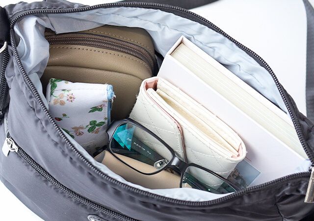 らくかるショルダーバッグ付録レビューメイン収納