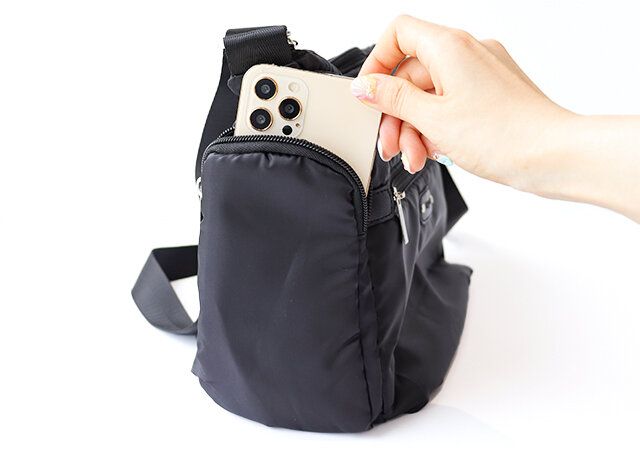 らくかるショルダーバッグ付録レビュースマホポケット