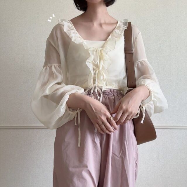 GUベロアキャミソールシアートップスコーデ