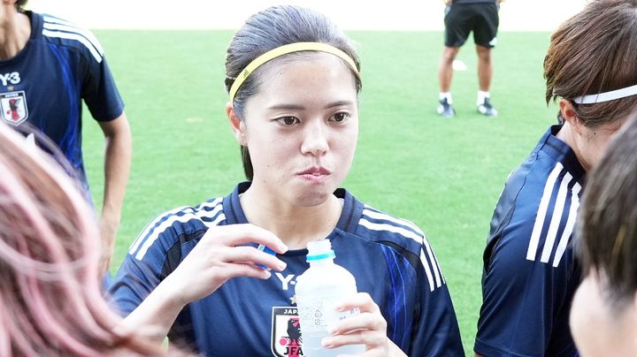 長谷川唯、メッシやエムバペら世界のスターと一緒に表紙を飾るも…「何ですか？これ（笑）」 