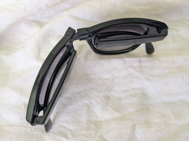 フレームが曲がるサングラス