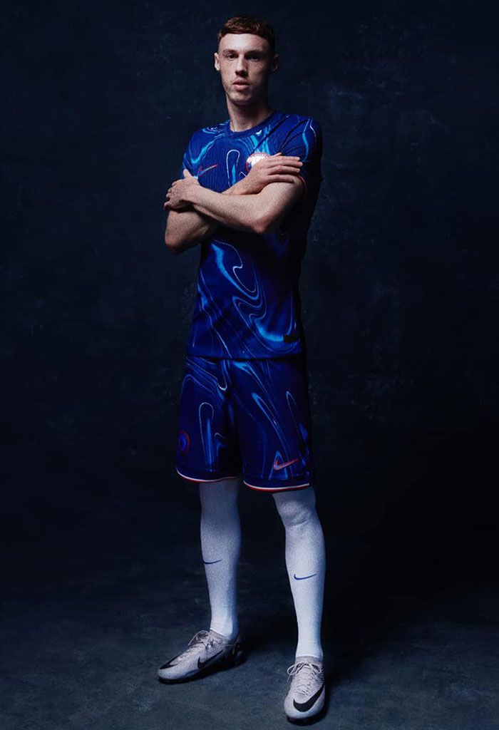 史上最大の問題作？！チェルシーが2024-25新ユニフォームを発表 「青い炎」を大胆に表現