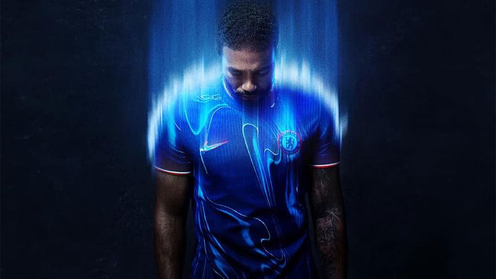 史上最大の問題作？！チェルシーが2024-25新ユニフォームを発表 「青い炎」を大胆に表現