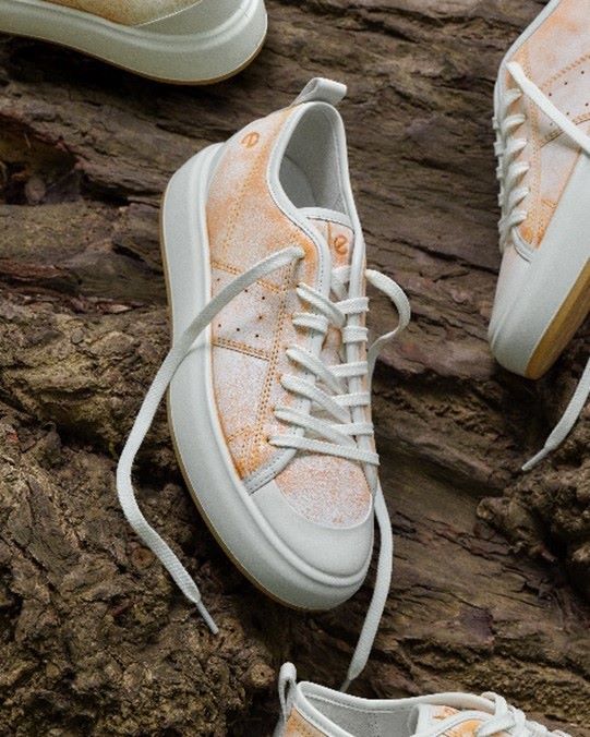 オレンジ色のSTREET ACE