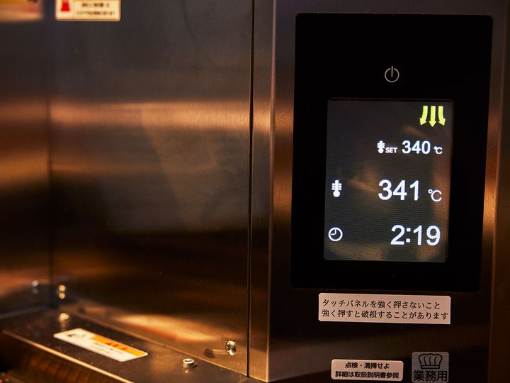 飯田橋『400℃ PIZZA TOKYO』のコンベヤーオーブン