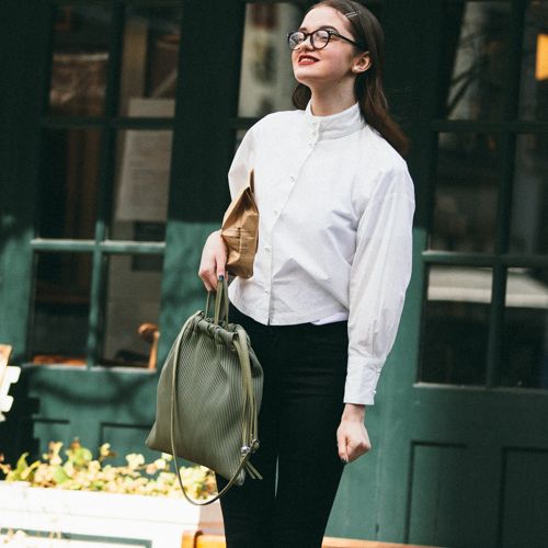 “カーキ”に合うのは何色でどんなコーデ？FUDGEが厳選コーデ例7つを解説