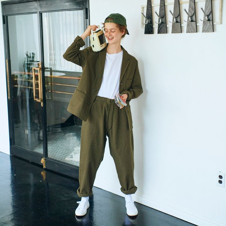 “カーキ”に合うのは何色でどんなコーデ？FUDGEが厳選コーデ例7つを解説