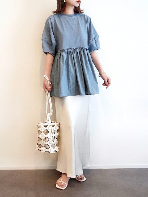 白スカートのコーデ2