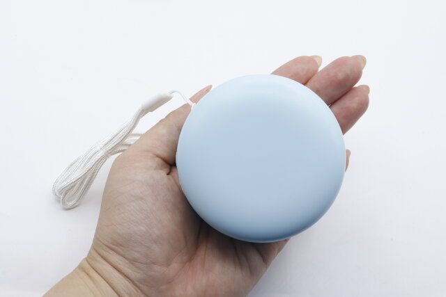 ダイソーの持ち運びに便利なコンパクトミラー型ファン