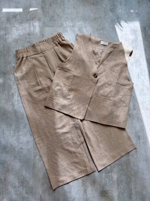 アベイルYURIコラボセットアップのベージュ