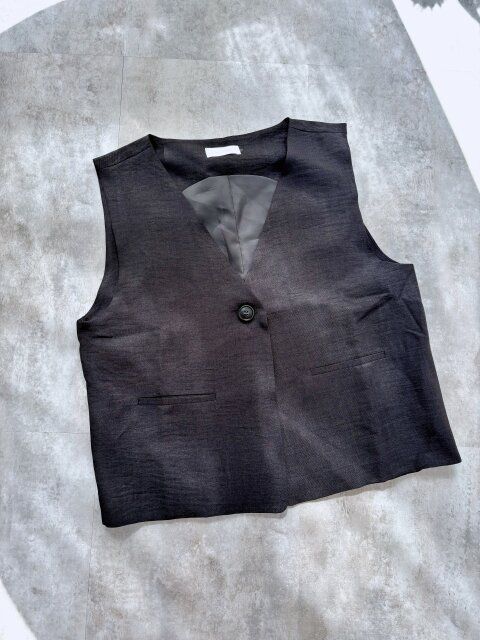 アベイルYURIコラボセットアップのブラックベスト