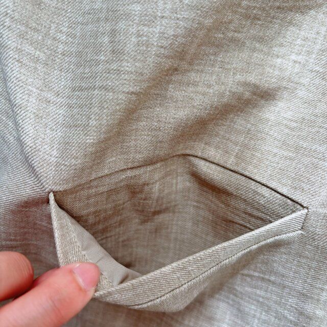 アベイルYURIコラボセットアップのポケット部分