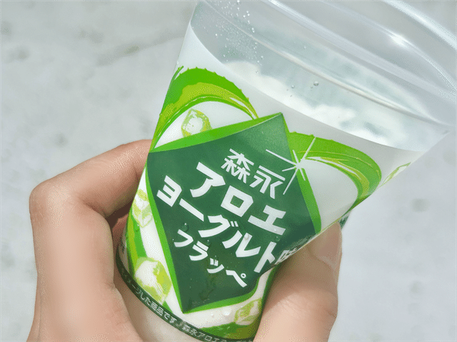 アロエヨーグルト味フラッペをもむ