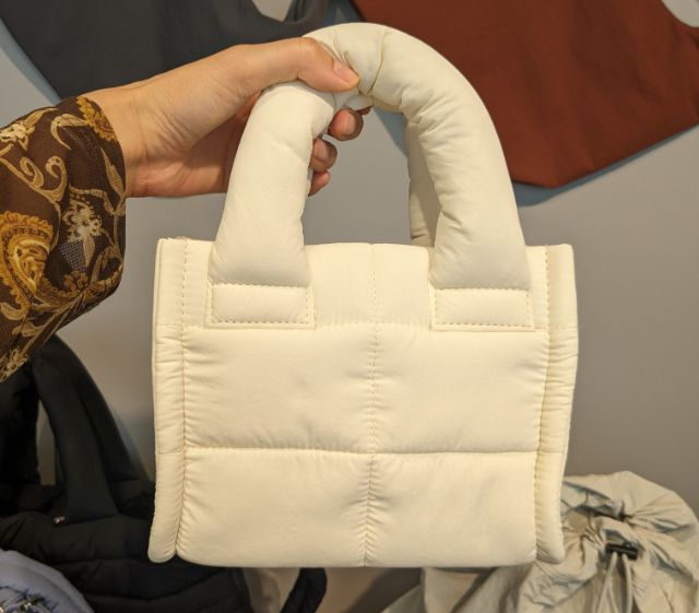 白のミニスクエアトートバッグ