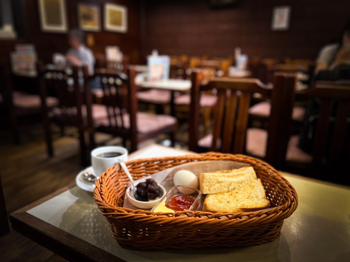 テーブルに並んだ「アロマ珈琲」のモーニングセット