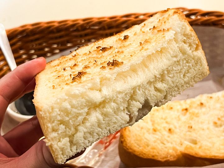 モーニングセットの厚切りトースト