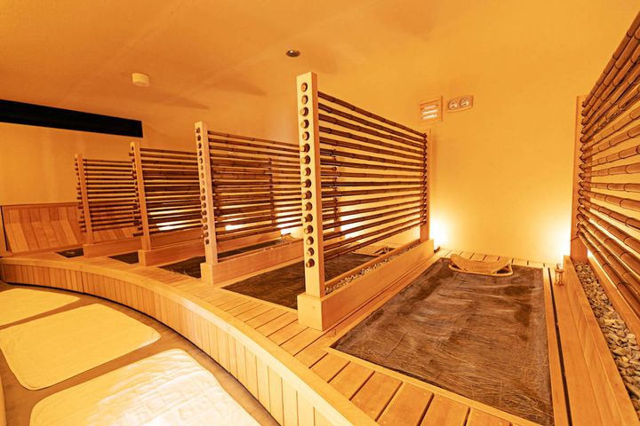 スチーム温浴は、ドライサウナより低温なのでサウナ初心者にでも利用しやすい