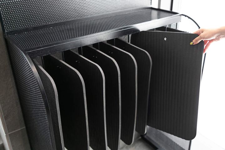 高温多湿のサウナではサウナマットは必須。「かおるこ」入り口前にあるので忘れずに