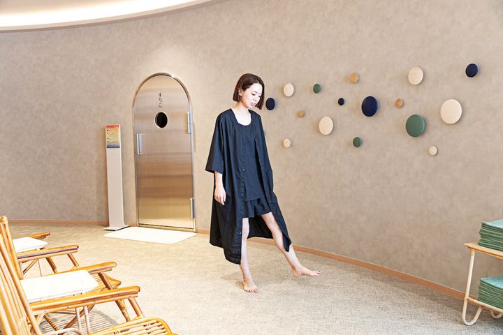 「すちこ」はガウンを脱いで、短パンとタンクトップで利用する