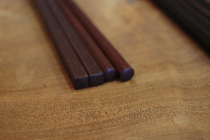 写真左は四角形、写真右は八角形