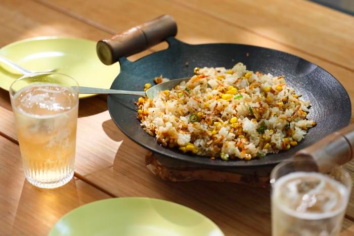 トウモロコシチャーハンと梅酒のソーダ割り