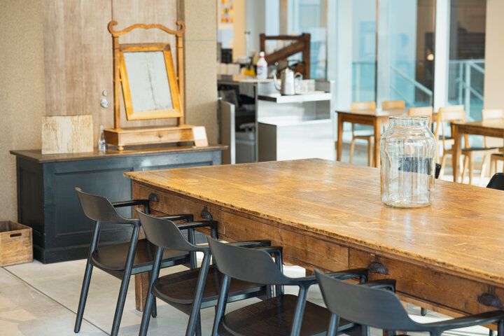 瀬戸内海の島・宮島への船が行き交う港町で、複合施設「etto」によりみちしましょう♪