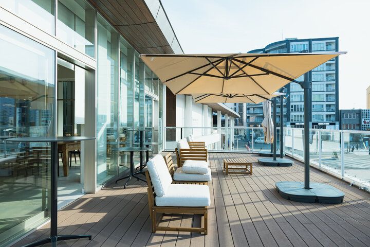 瀬戸内海の島・宮島への船が行き交う港町で、複合施設「etto」によりみちしましょう♪