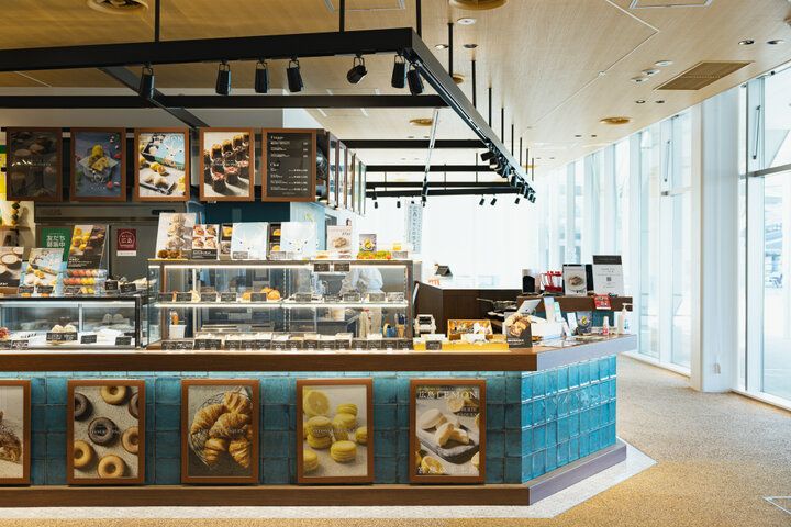 瀬戸内海の島・宮島への船が行き交う港町で、複合施設「etto」によりみちしましょう♪