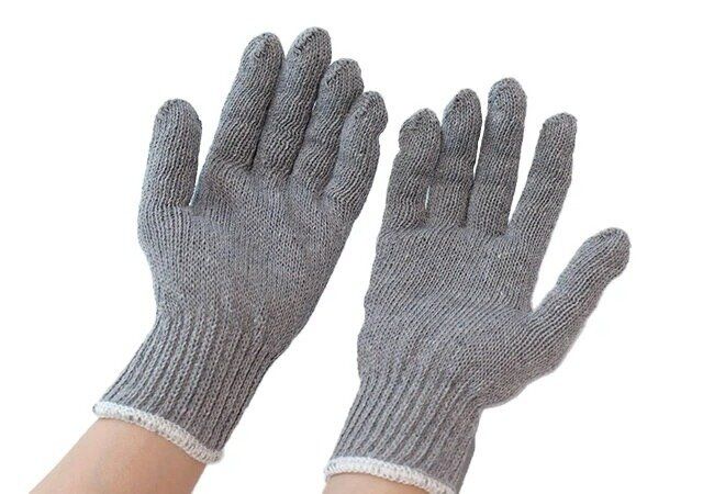 セリア 汚れが目立ちにくいグレー軍手 3双組 着用例